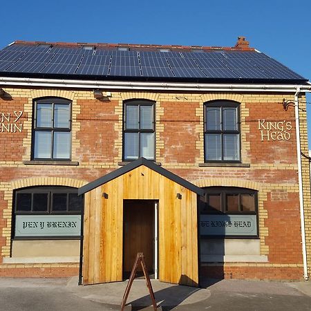 فندق Kings Head Capel Hendre المظهر الخارجي الصورة
